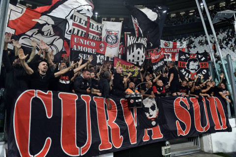 Фанаты «Милана» пожелали «Ювентусу» отправиться в Серию Б