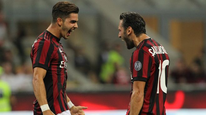 andre-silva-hakan-calhanoglu-cropped_tciiftxo4wna1xaxtp1v205d0